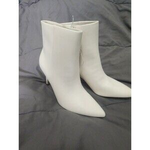 NEW OFF WHITE AGGIE BOOTS SIZE 9